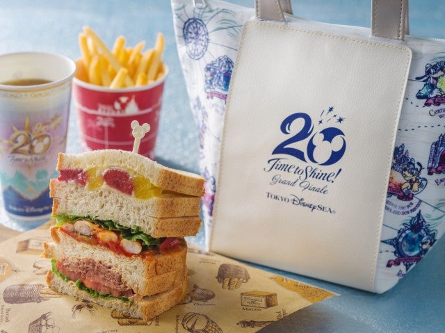 スペシャルセット、スーベニアランチケース付き（2,840 円）提供店舗：ニューヨーク・デリ（C）Disney