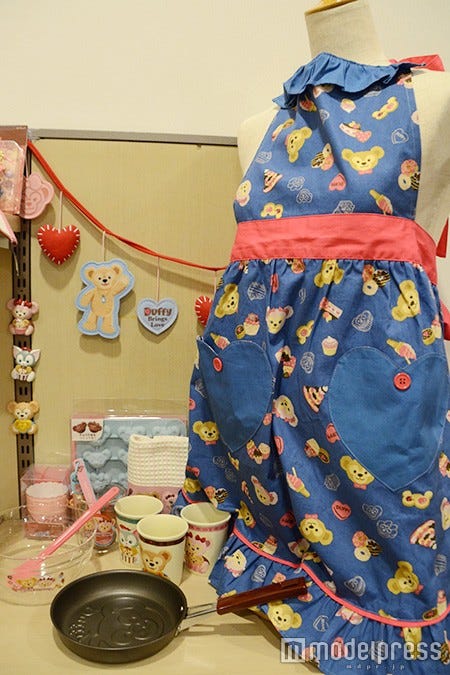 キッチングッズ/(手前)パンケーキパン¥2600(C)モデルプレス