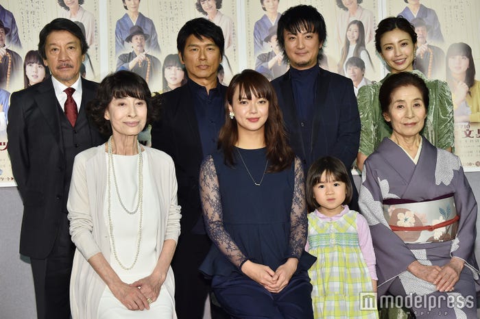 (前列左から)江波杏子、多部未華子、新津ちせ、倍賞美津子(後列左から)奥田瑛二、高橋克典、上地雄輔、片瀬那奈(C)モデルプレス