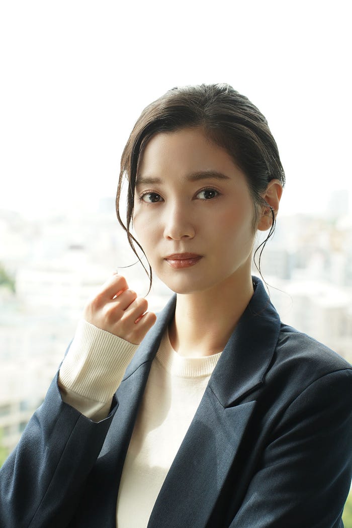 出口亜梨沙(C)エイベックス通信放送/とろける夜製作委員会