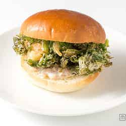 滋賀県「日野菜のサラダソースで食べる愛彩菜のかき揚げバーガー」/画像提供:全国地元食材マヨネーズ料理グランプリ実行委員会【モデルプレス】