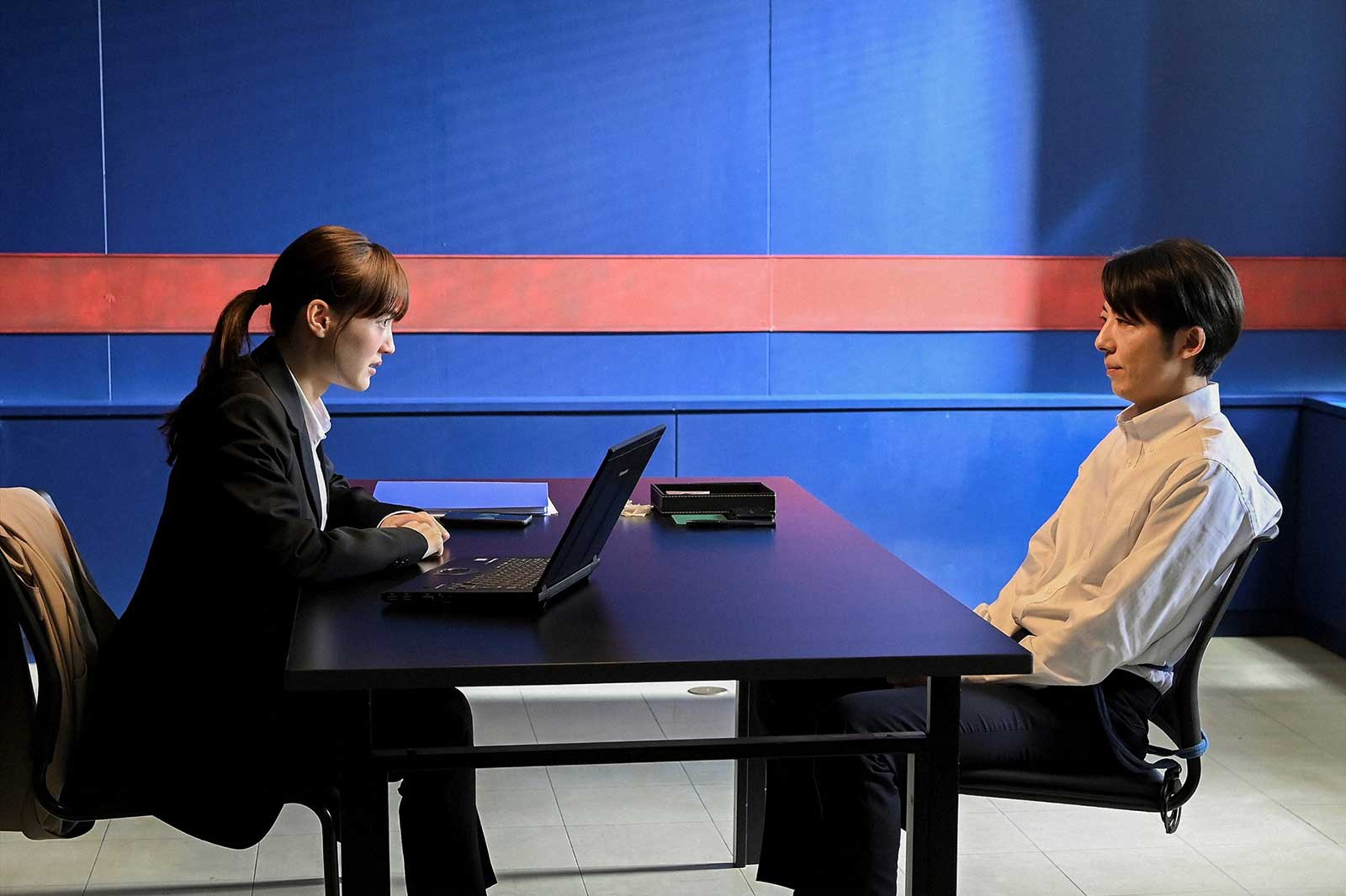 綾瀬はるか、高橋一生「天国と地獄 ～サイコな2人～」最終話より（C）TBS