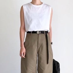 メンズライクも女っぽも両方叶う【白ノースリ】コーデ|残り少ない夏、ガンガン着倒しちゃおう!