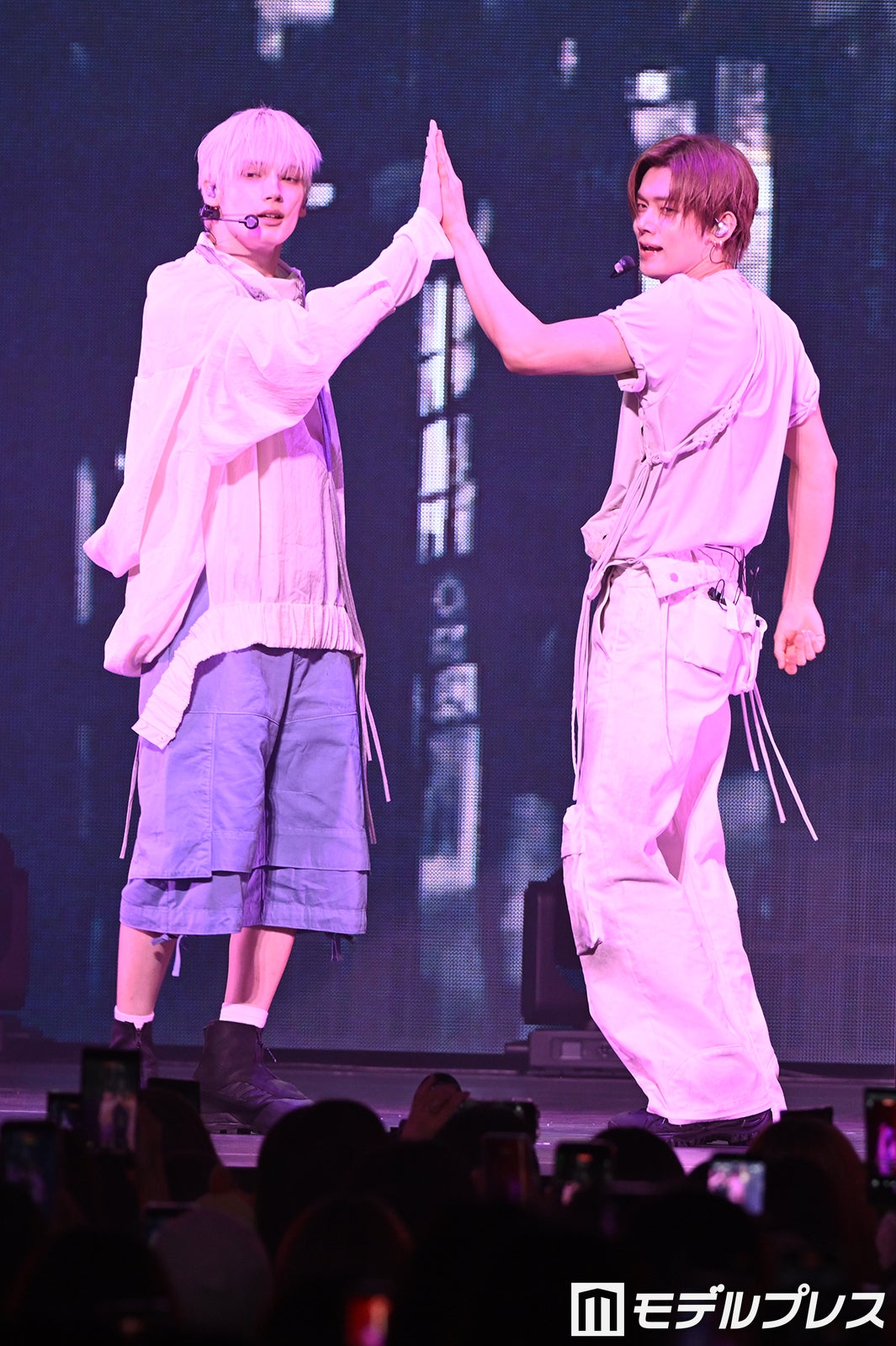 HUENINGKAI（ヒュニンカイ）、YEONJUN（ヨンジュン）／TOMORROW X TOGETHER（C）モデルプレス