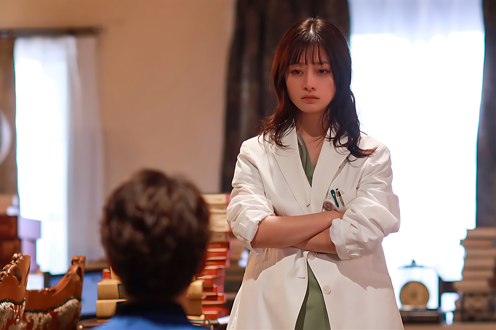 橋本環奈「天久鷹央の推理カルテ」第1話（C）テレビ朝日