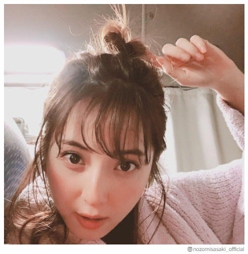 佐々木希のお団子ヘア「かわいいすぎる」と反響　偶然の“ハート”にも注目集まる