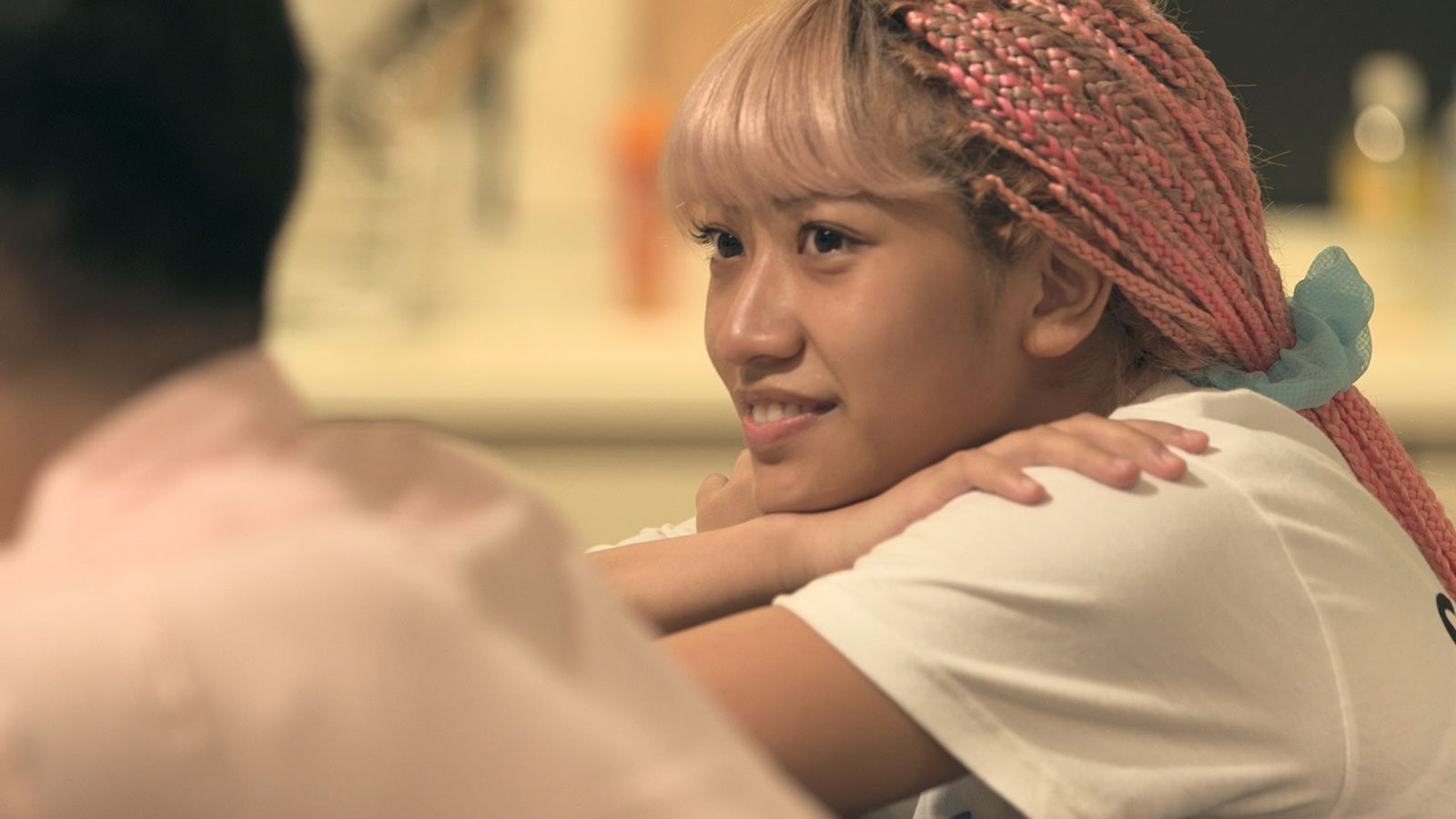 凌を見つめる花「TERRACE HOUSE TOKYO 2019-2020」20th WEEK（C）フジテレビ／イースト・エンタテインメント（C）モデルプレス