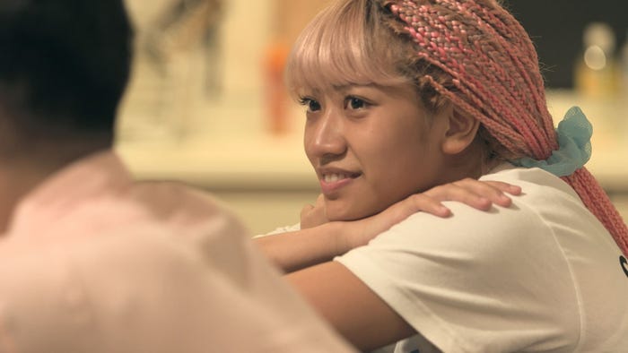 凌を見つめる花「TERRACE HOUSE TOKYO 2019-2020」20th WEEK(C)フジテレビ/イースト・エンタテインメント(C)モデルプレス