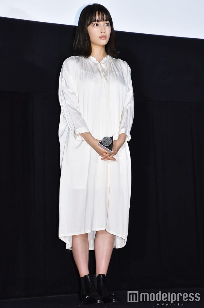 ドレープが美しいワンピース (C)モデルプレス