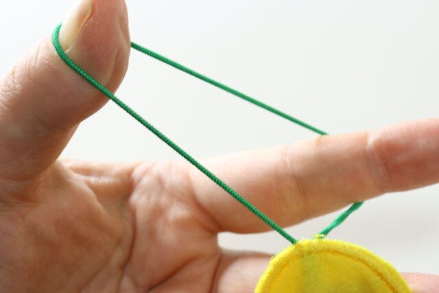 ダイソーのみいつけた！のおなまえワッペンのループはゴムでできている