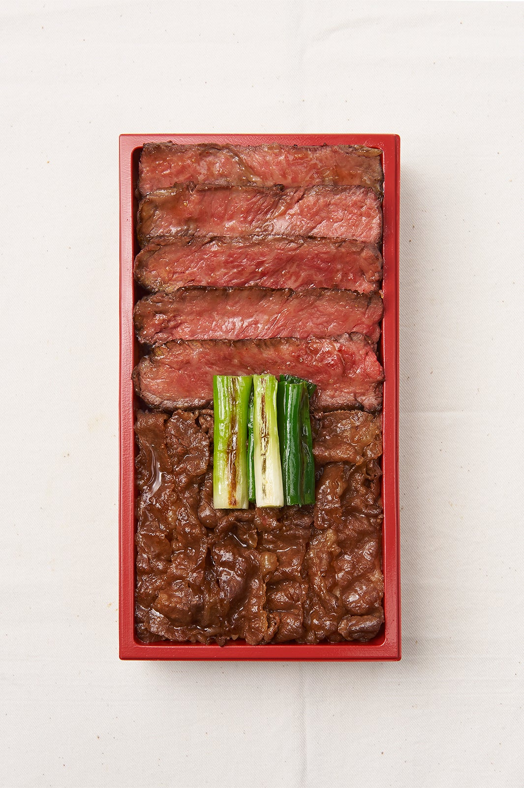 ⿊⽑和⽜ステーキ⽜めし￥1,800