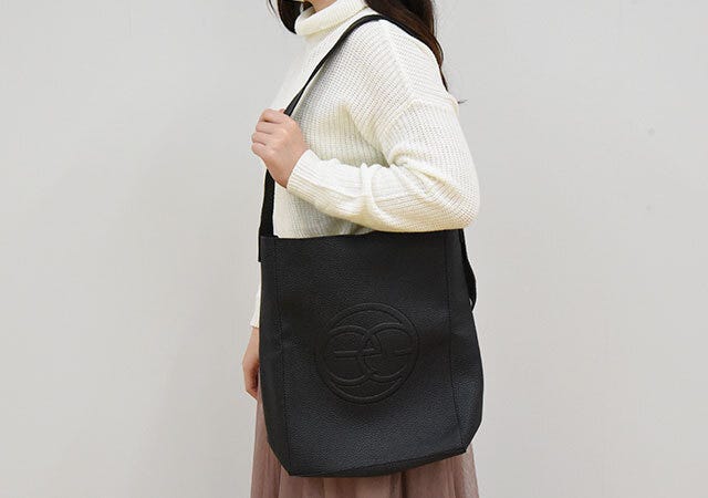 付録　ムック　エゴイスト　ショルダーバッグ　縦型　黒　ブラック　EGロゴ　かっこいい　大人