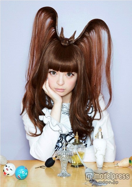 きゃりー、ハロウィーン仮装で原宿表参道をパレード