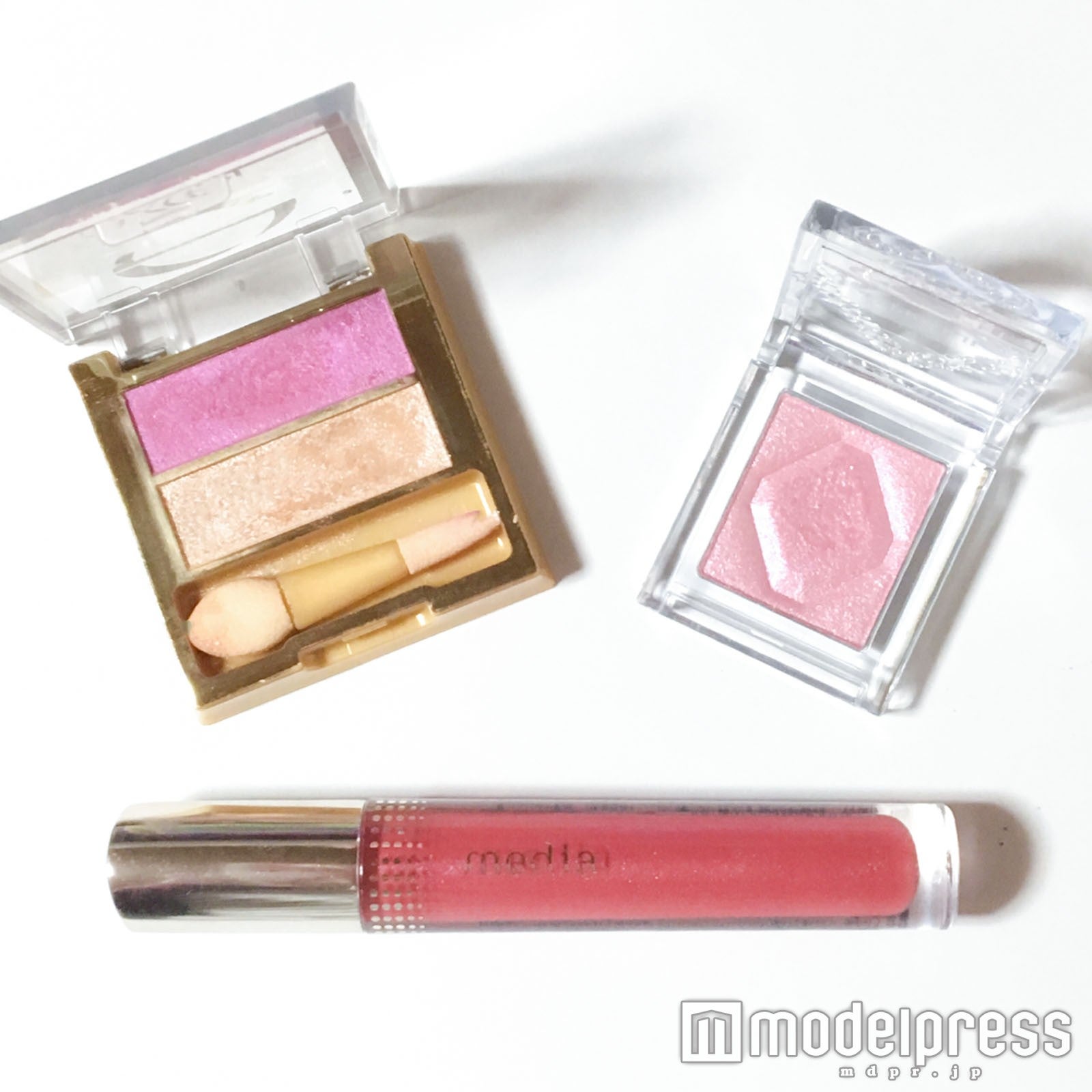 鮮やかなカラーとキラキラのラメが夏のメイクをもっと楽しく！／写真：るん（C）モデルプレス