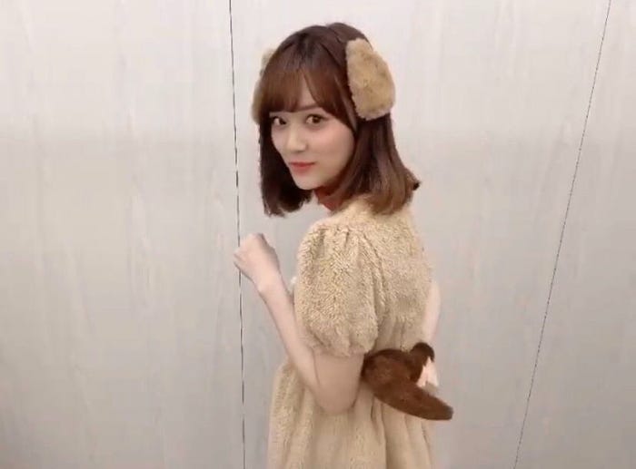 しっぽが気になるワンコ山下美月(提供写真)