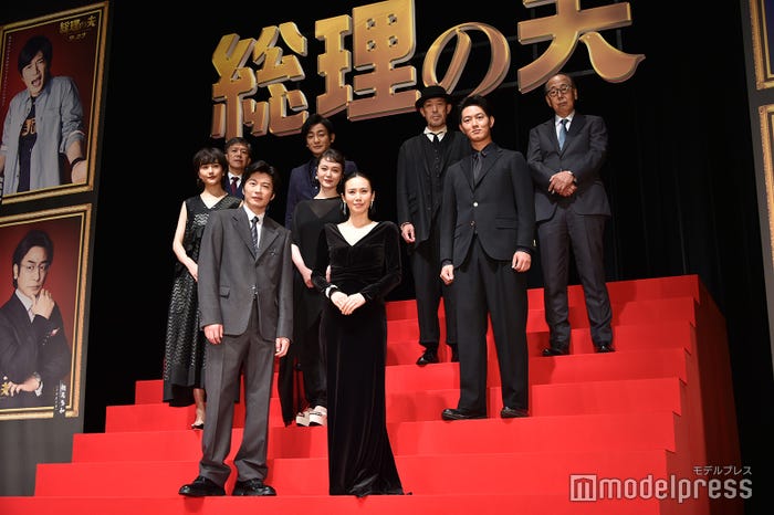 (前列左から)田中圭、中谷美紀(中列左から)松井愛莉、貫地谷しほり、工藤阿須加(後列左から)河合勇人監督、片岡愛之助、嶋田久作、岸部一徳(C)モデルプレス