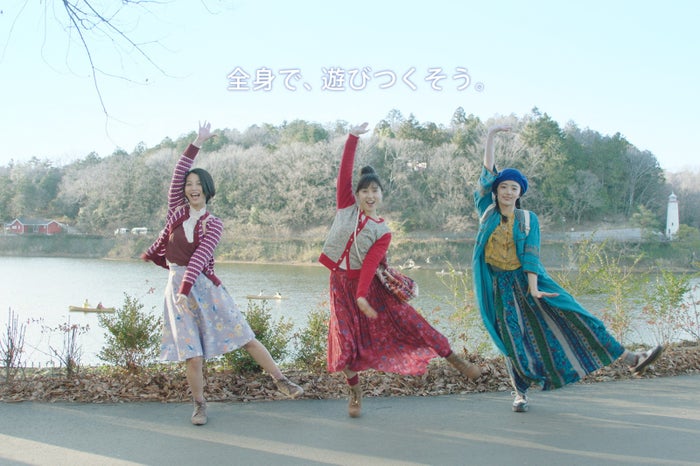 土屋太鳳（中央）／画像提供：西武鉄道