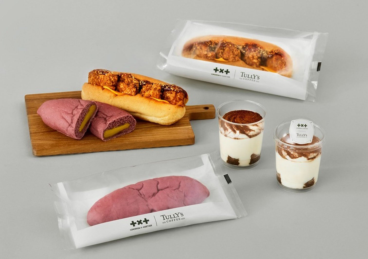 （上から）「ヤンニョムチキンチーズサンド」520円、「カップ ティラミス」500円、「サツマイモパン」380円（提供画像）