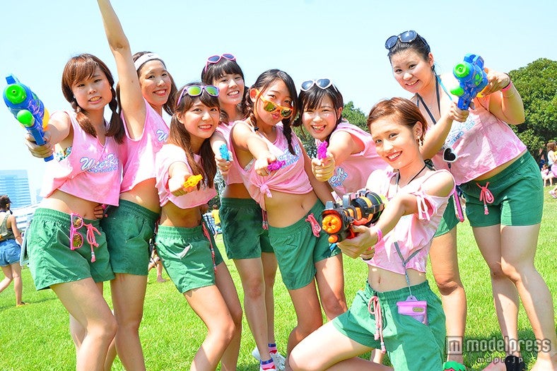 全員でTシャツをアレンジしたおそろいコーデ