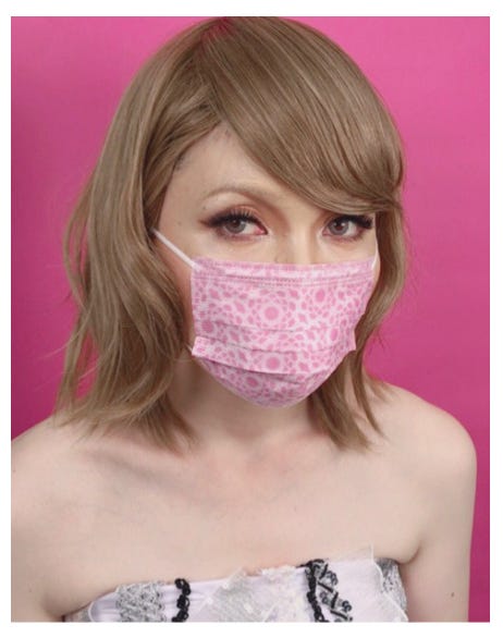 ざわちんがテイラー・スウィフト風ものまねメイクを施した誠子/ざわちんオフィシャルブログより