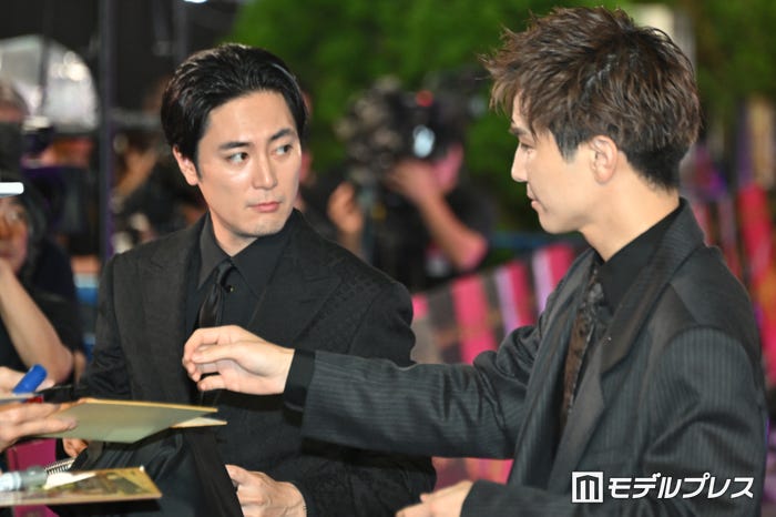 間宮祥太朗、岩田剛典(C)モデルプレス