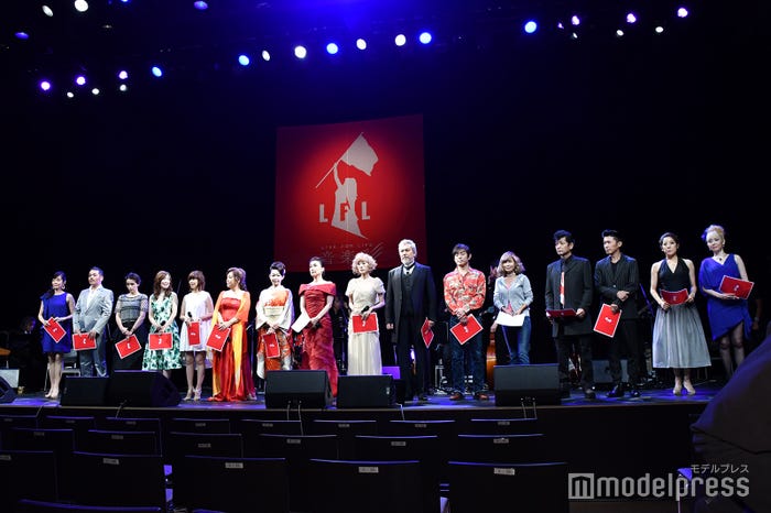 (左から)早見優、平原誠之、知念里奈、森口博子、松本伊代、柴田智子、大石まどか、一路真輝、涼風真世、今井清隆、宮沢和史、中村あゆみ、Shinziro、JKim、meg (C)モデルプレス