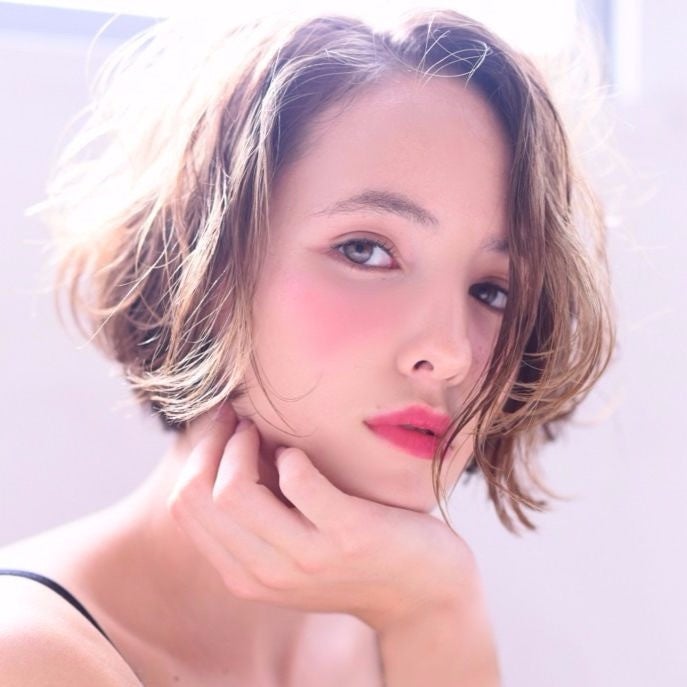 前髪の分け目を変えたい人必見 簡単なのに劇的に変わる分け方ガイド モデルプレス 前髪の分け目を変えたい人必見 簡単なのに劇的に変わる分け方ガイド モデルプレス