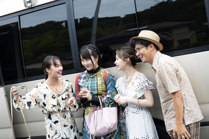 (左から)新井舞良、本田望結、那須ほほみ、和田正人 (C)日本テレビ