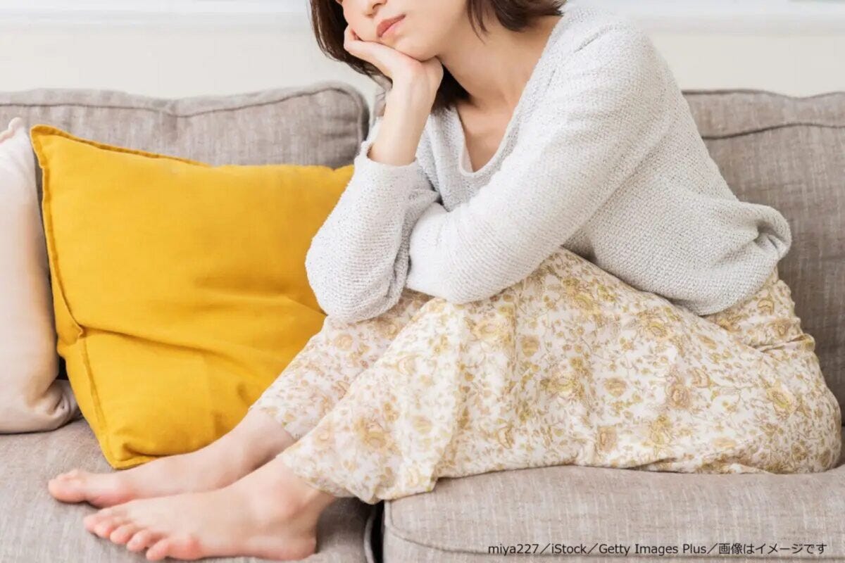 悩む女性