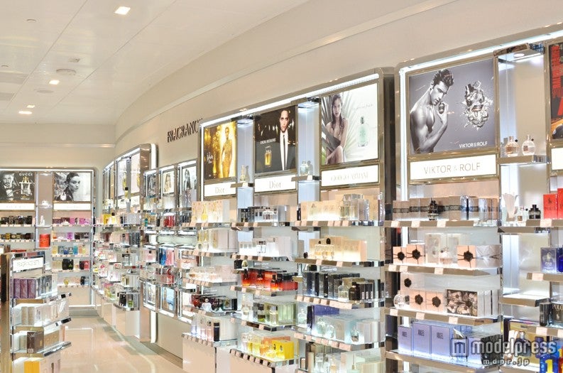 ロサンゼルス国際空港（通称：LAX「ラックス」）国際線ターミナルにはコスメショップもズラリ