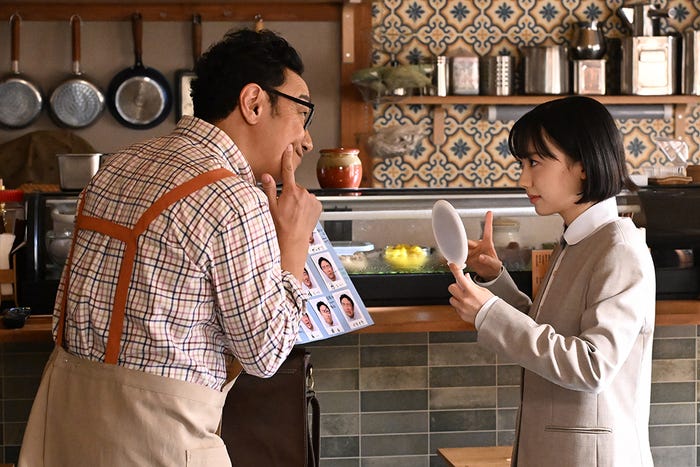 角田晃広、芦田愛菜「南田南弁護士は天才肌」(C)カンテレ・フジテレビ