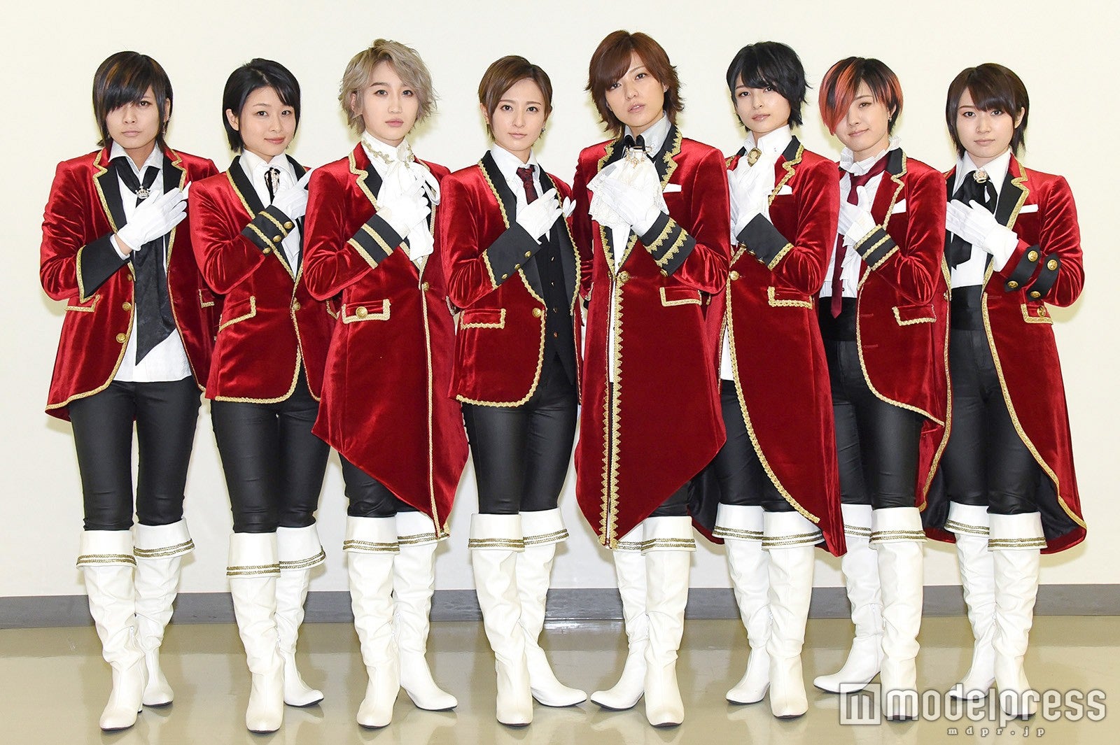 （左から）陽稀、麻琴、千知、星波、未来、乃愛、Lee、つばさ （C）モデルプレス