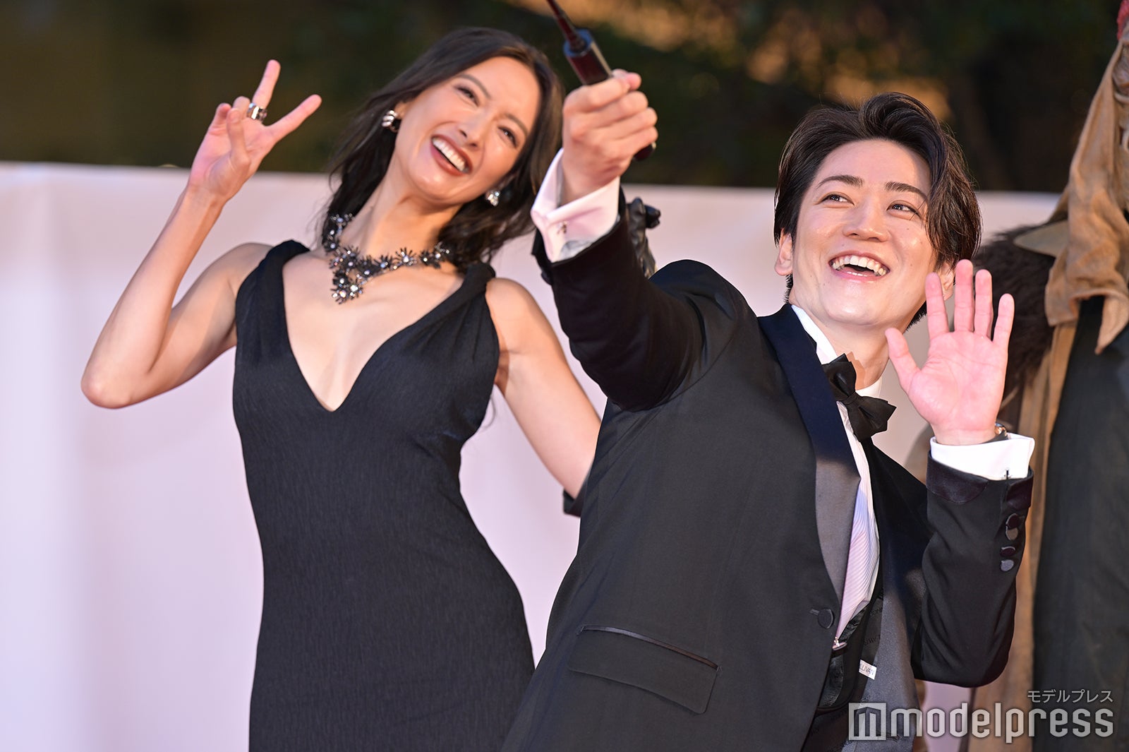 菜々緒、亀梨和也（C）モデルプレス