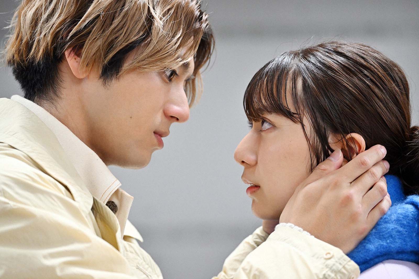 「ペンディングトレイン」最終回 山田裕貴＆上白石萌歌、“約50秒”無言からハグ・おでこ密着…「爆弾級の胸キュン」と悶絶の声止まず