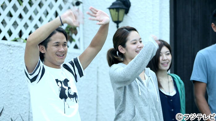 武智ミドリを見送る(左から)宮城大樹、筧美和子、住岡梨奈/「テラスハウス」9月27日放送回より