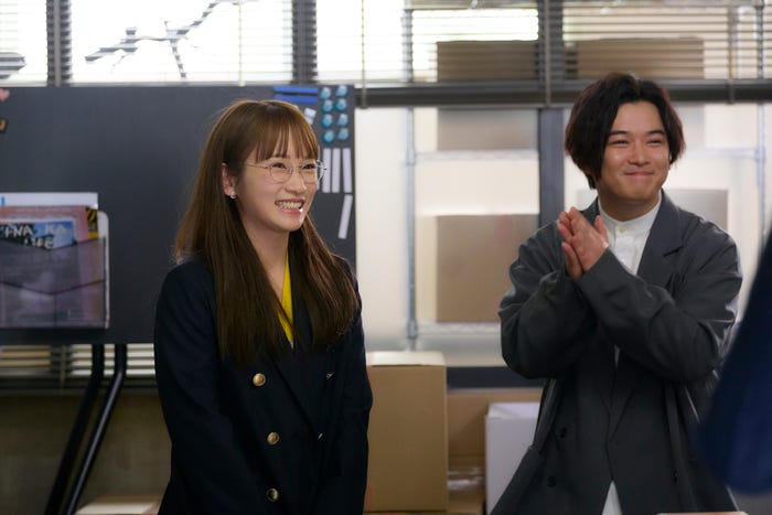 川栄李奈、千葉雄大「ダメマネ! -ダメなタレント、マネジメントしますー」第1話(C)日本テレビ