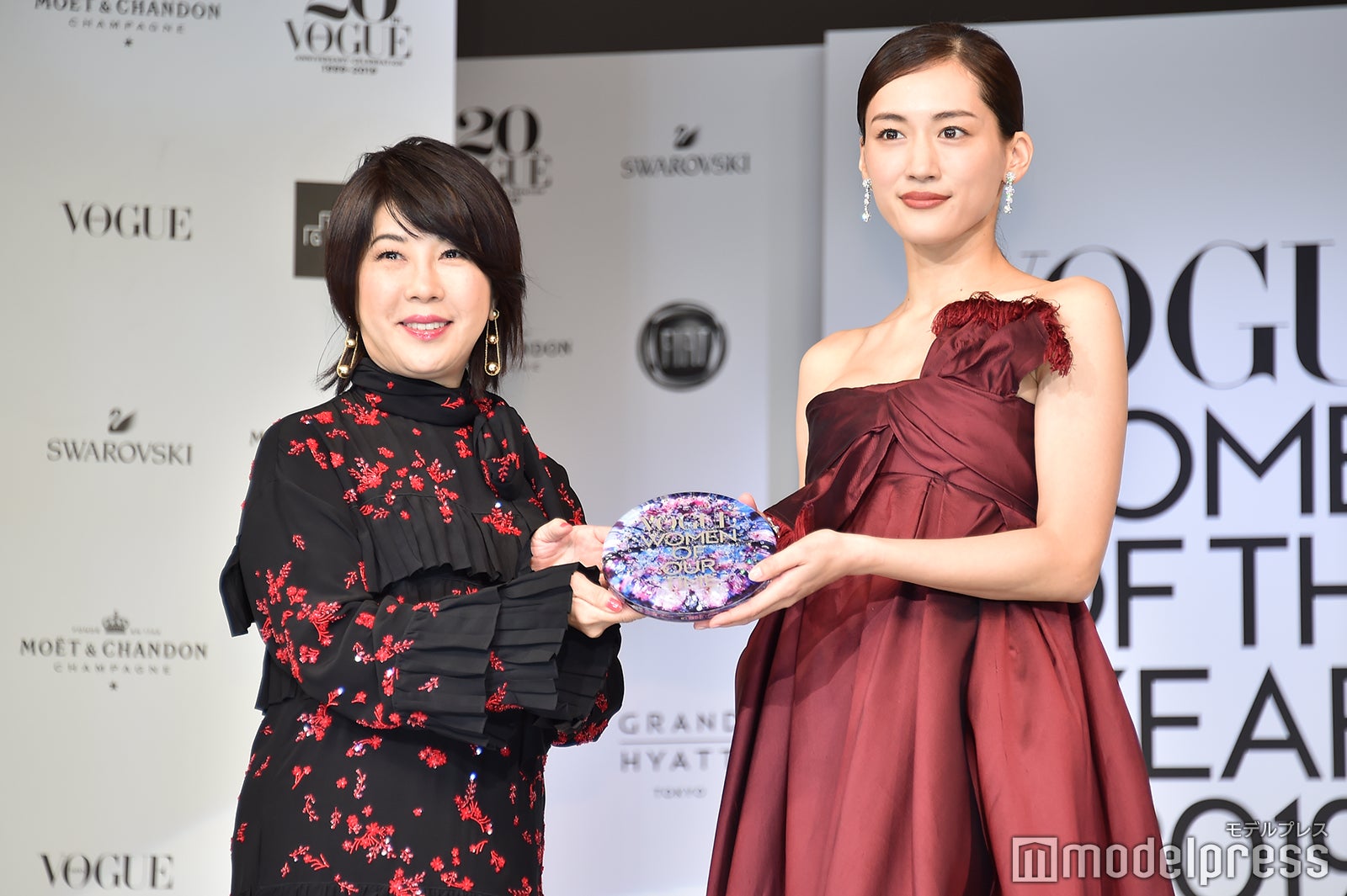 渡辺三津子編集長、綾瀬はるか（C）モデルプレス