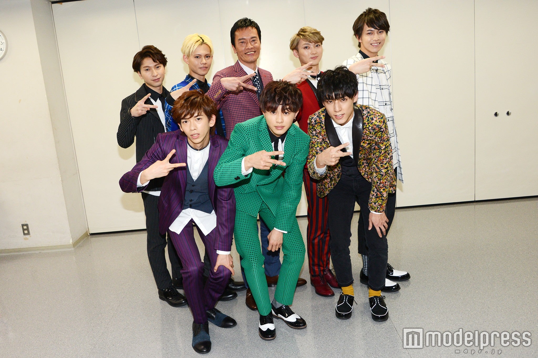 （前列左から）リョウガ、タクヤ、ユースケ（後列左から）コーイチ、カイ、遠藤憲一、ユーキ、タカシ（C）モデルプレス