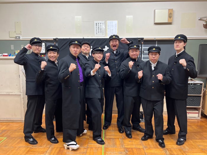 「学校かくれんぼ」(左から)菊田竜大、秋山寛貴、長田庄平、岡部大、松丸亮吾、高岸宏行、松尾駿、せいや、粗品(C)フジテレビ