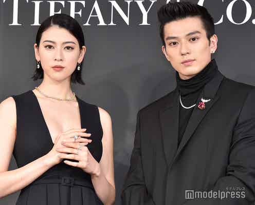新田真剣佑&三吉彩花“総額5億”ティファニージュエリー身に着け登場 思い出明かす