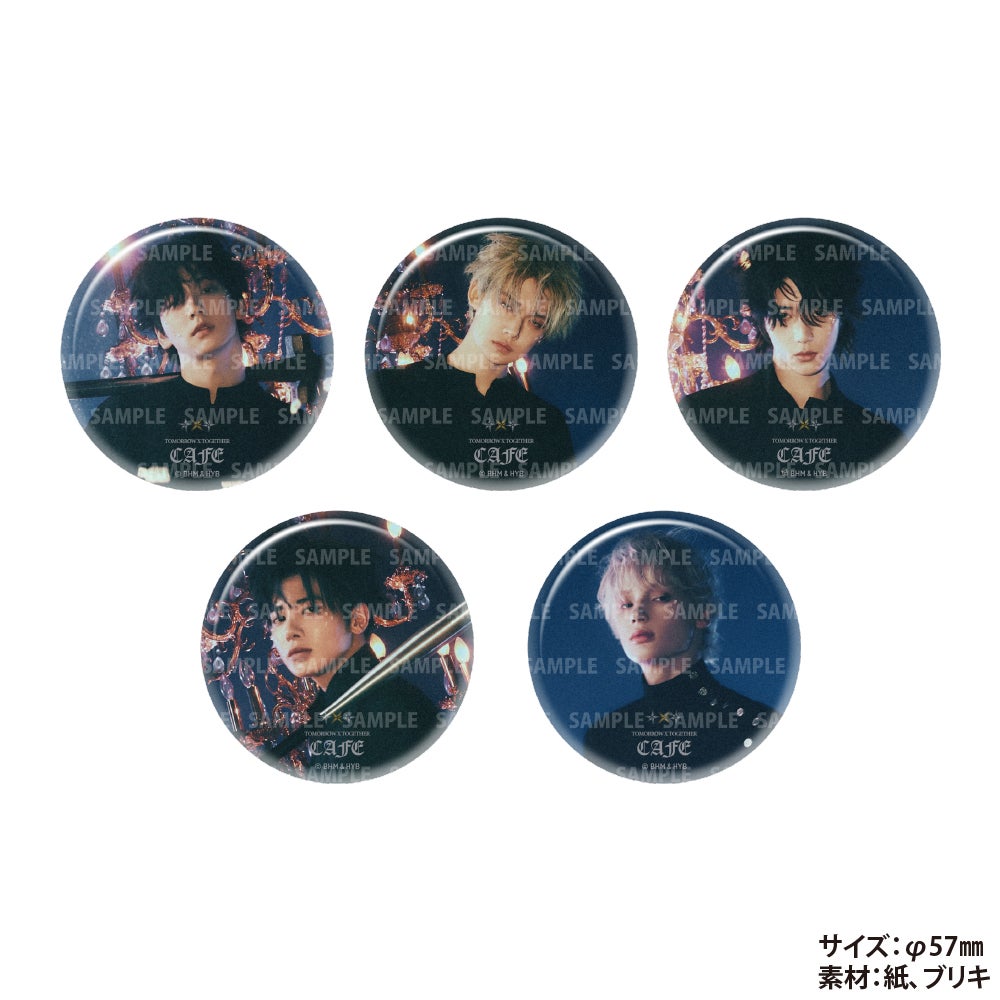 缶バッジ(ランダム5種) 税込715円(C)BIGHIT MUSIC & HYBE. All Rights Reserved.