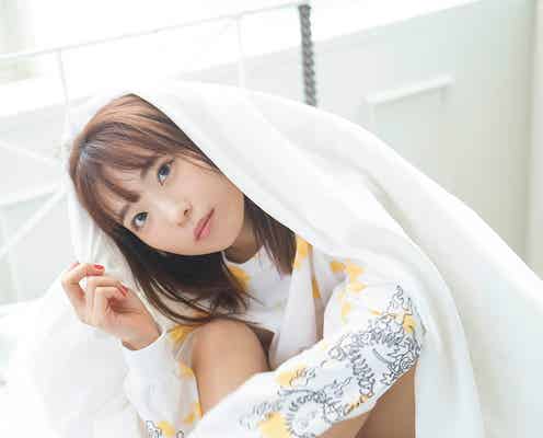 斉藤朱夏、ベッドに座る姿にキュン 恋する女子になりきり