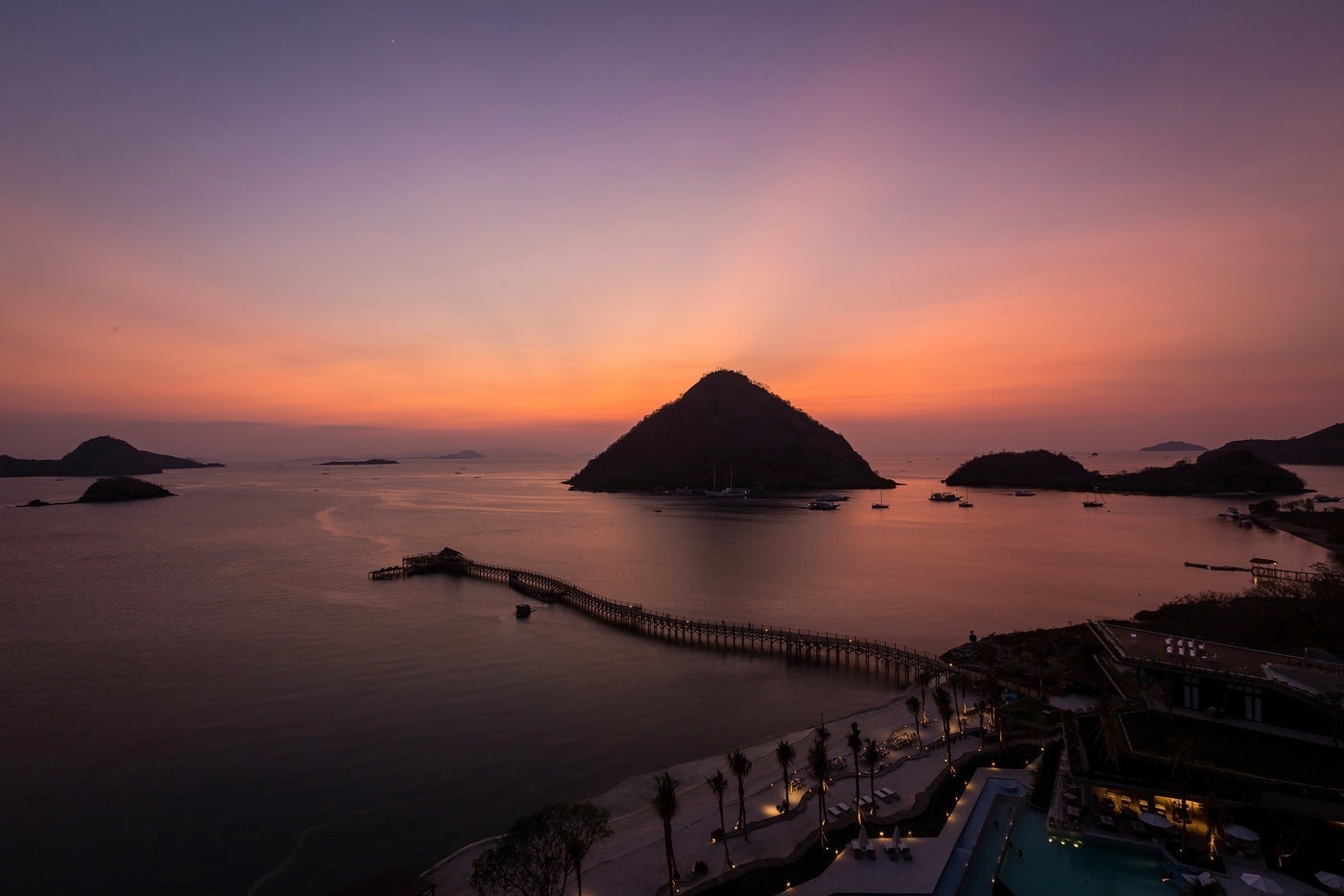 刻々と色が変化する夕景の美しさに目が離せません（提供写真）