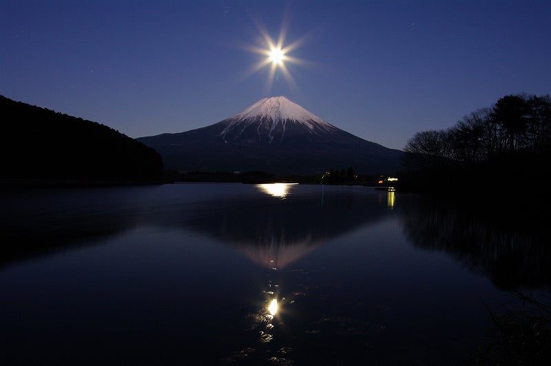 10月と12月にはムーンライト富士が見える／画像提供：一般財団法人休暇村協会