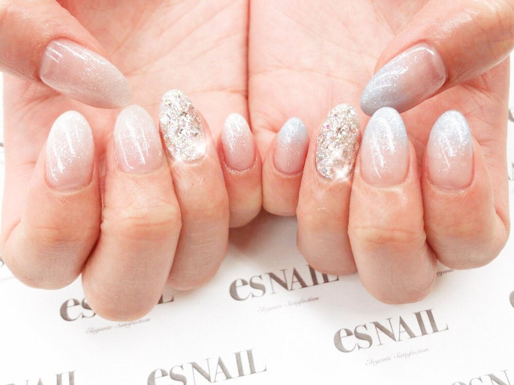 シンプルなのに華やか／画像提供：esNAIL