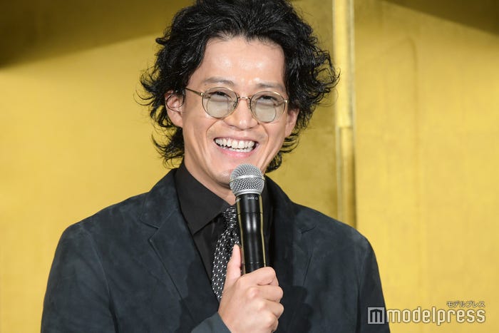 小栗旬(C)モデルプレス