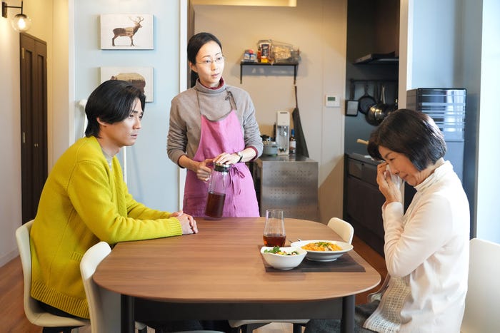 毎熊克哉、木南晴夏、市毛良枝「セクシー田中さん」第8話より(C)日本テレビ