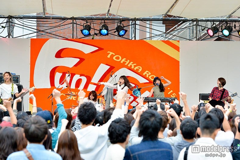 大阪成蹊大学・大学祭ライブの様子／撮影：河上良（RYO KAWAKAMI）