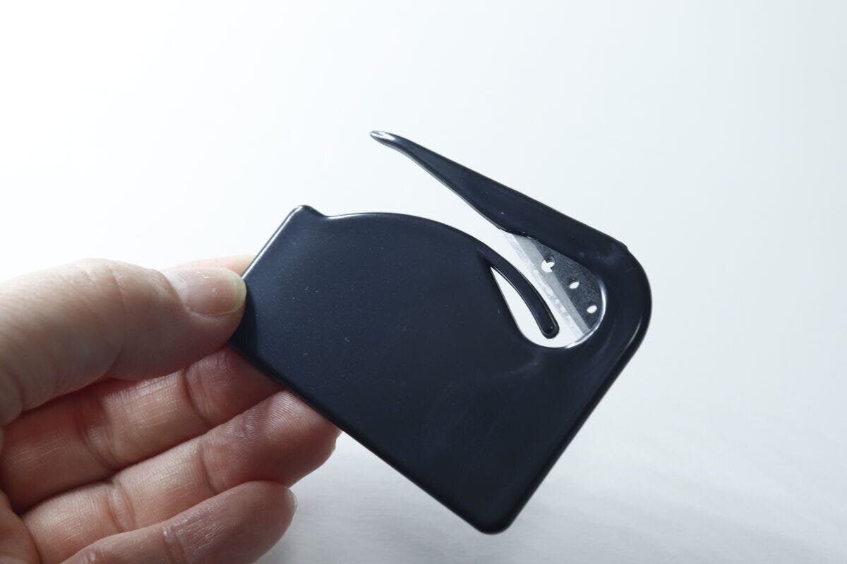ダイソーの開封用カッター
