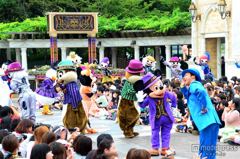 「ニューヨーク・ハロウィーン・フォリーズ」スケルトンダンスを踊るミッキー